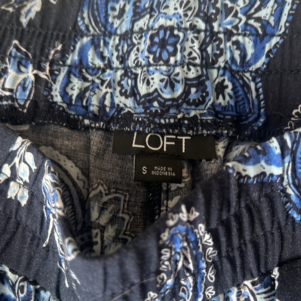 Navy blue floral pants from Loft - Picture 2 of 4